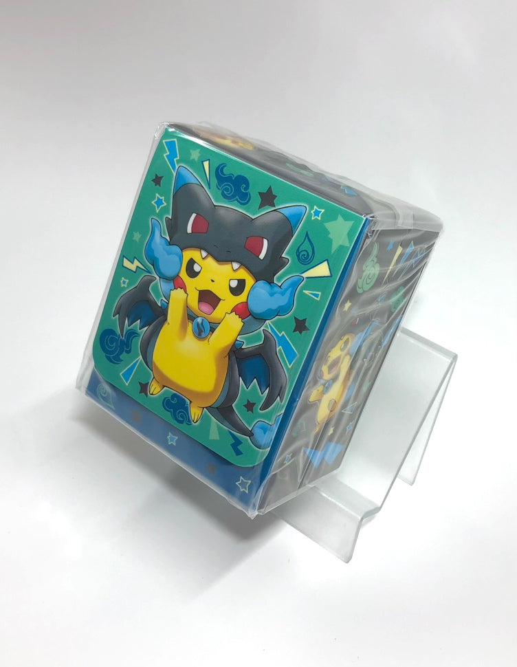 デッキケース メガリザードンXのポンチョを着たピカチュウ – 晴れる屋2