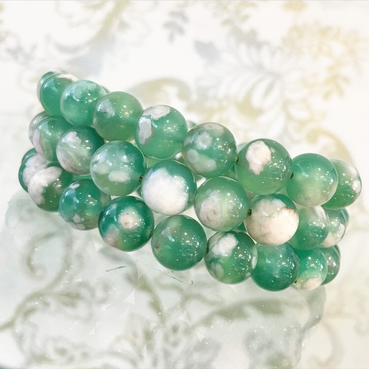 グリーン桜瑪瑙（着色あり）ブレスレット 8.2～8.5mm / Thida Stone