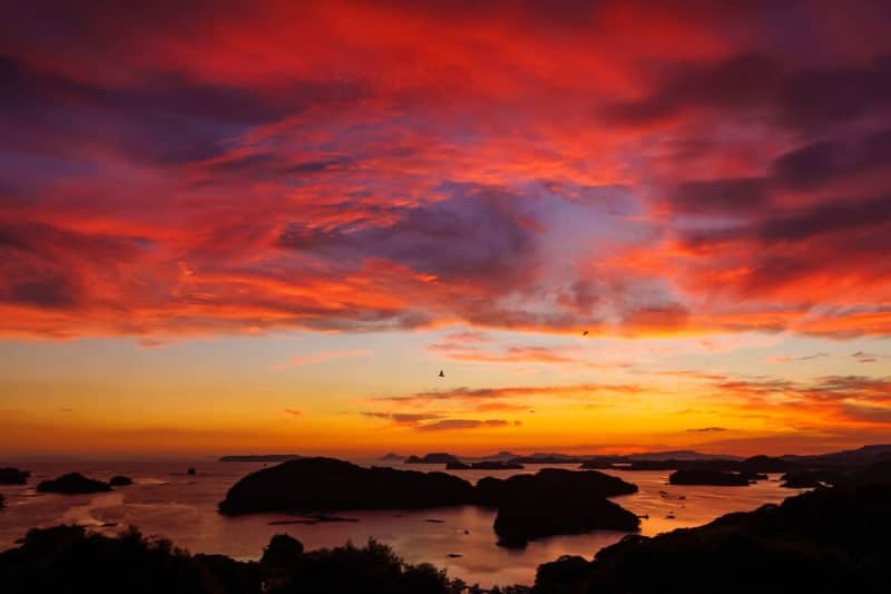 九十九島の日 日没10分後の絶景 写真家KAZUのサセボ百景 - 長崎新聞