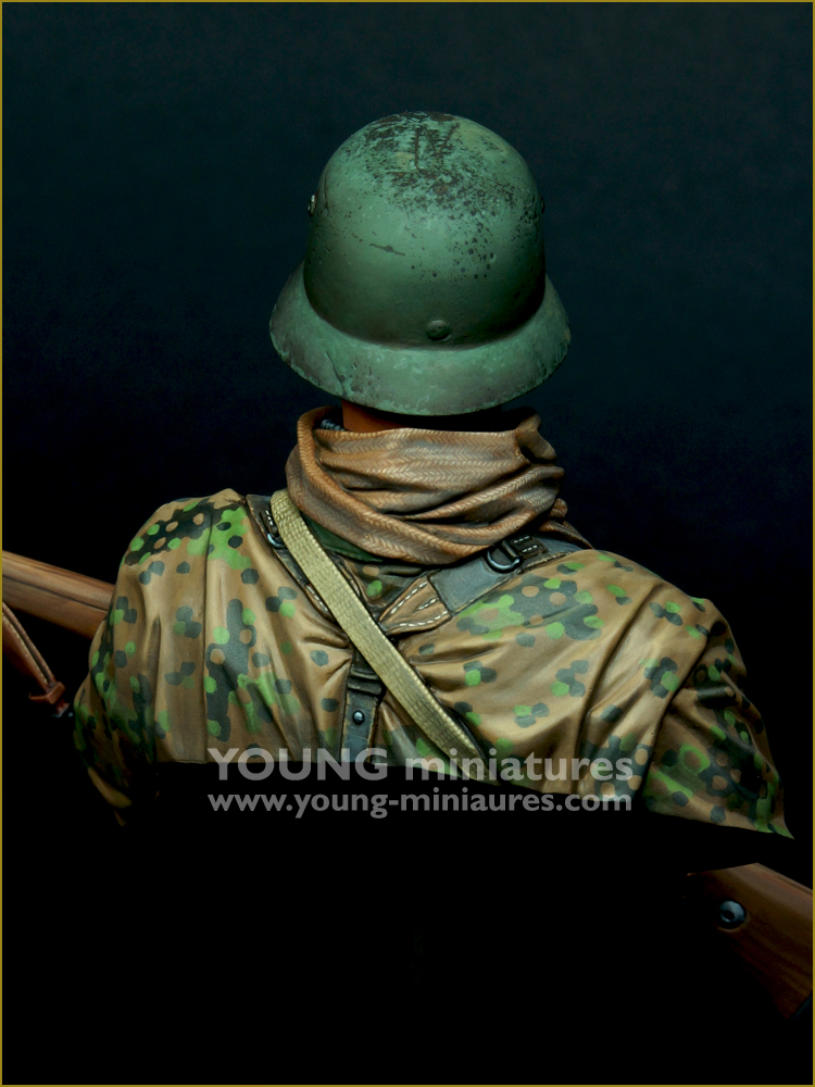 Young Miniatures[YM18101]1/10 WWII ドイツ武装親衛隊 小銃を抱える