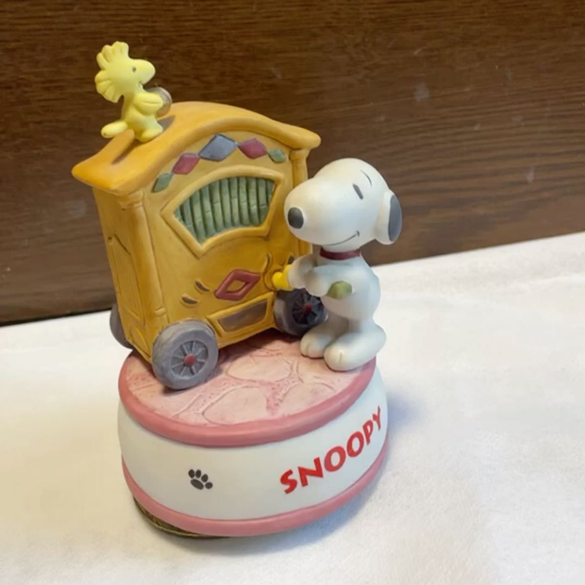 PEANUTS SNOOPY スヌーピーとルーシー オルゴール 陶器製 ピーナッツ