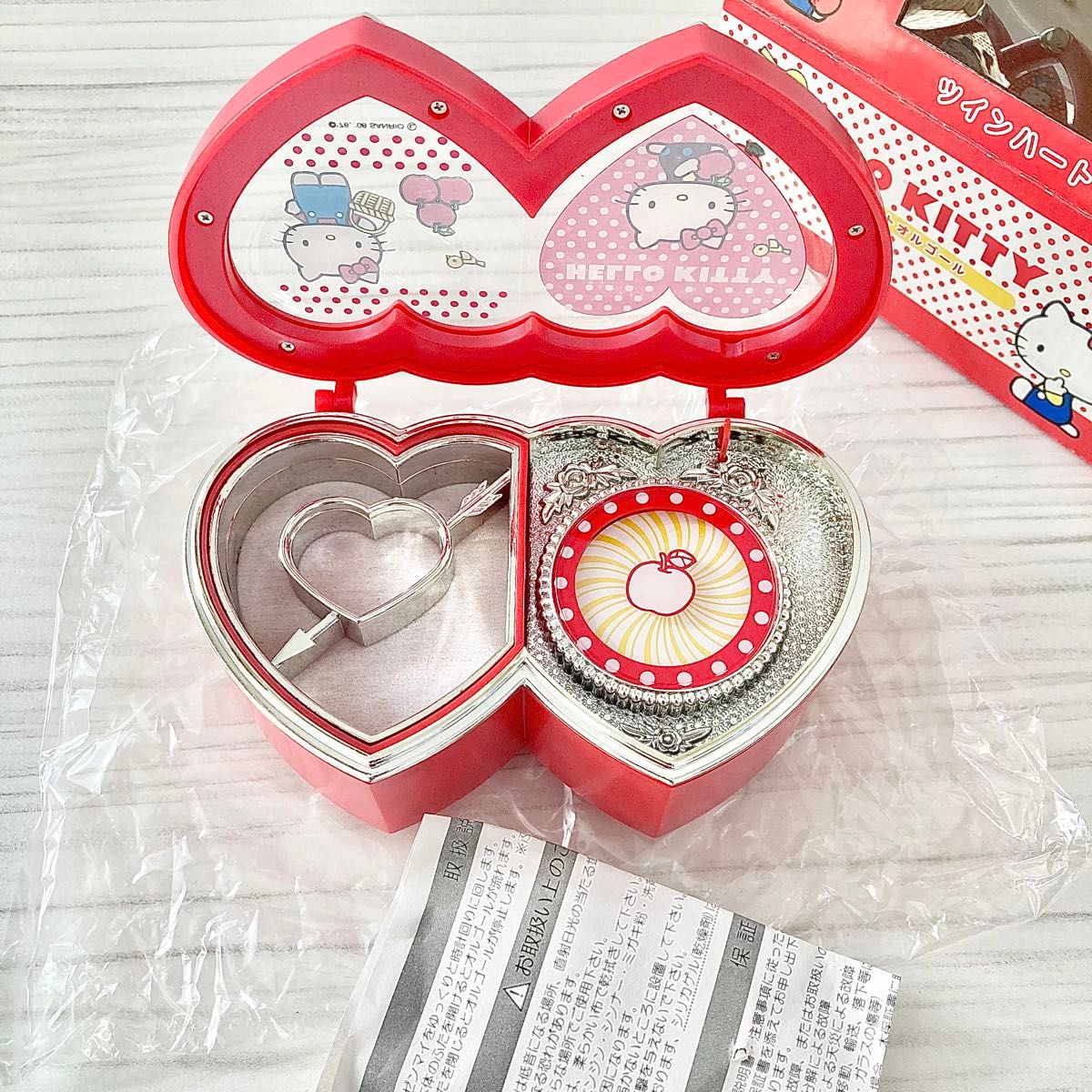 新品/未使用 オルゴール付き アクセサリーケース レトロ ハローキティ