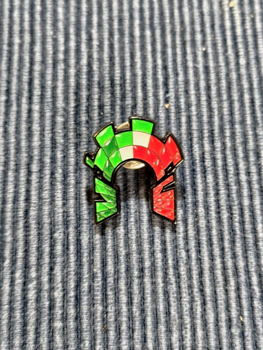 激レア 万博 イタリア館SCUOL FUTUR ITALIA ピンバッジ｜Yahoo!フリマ