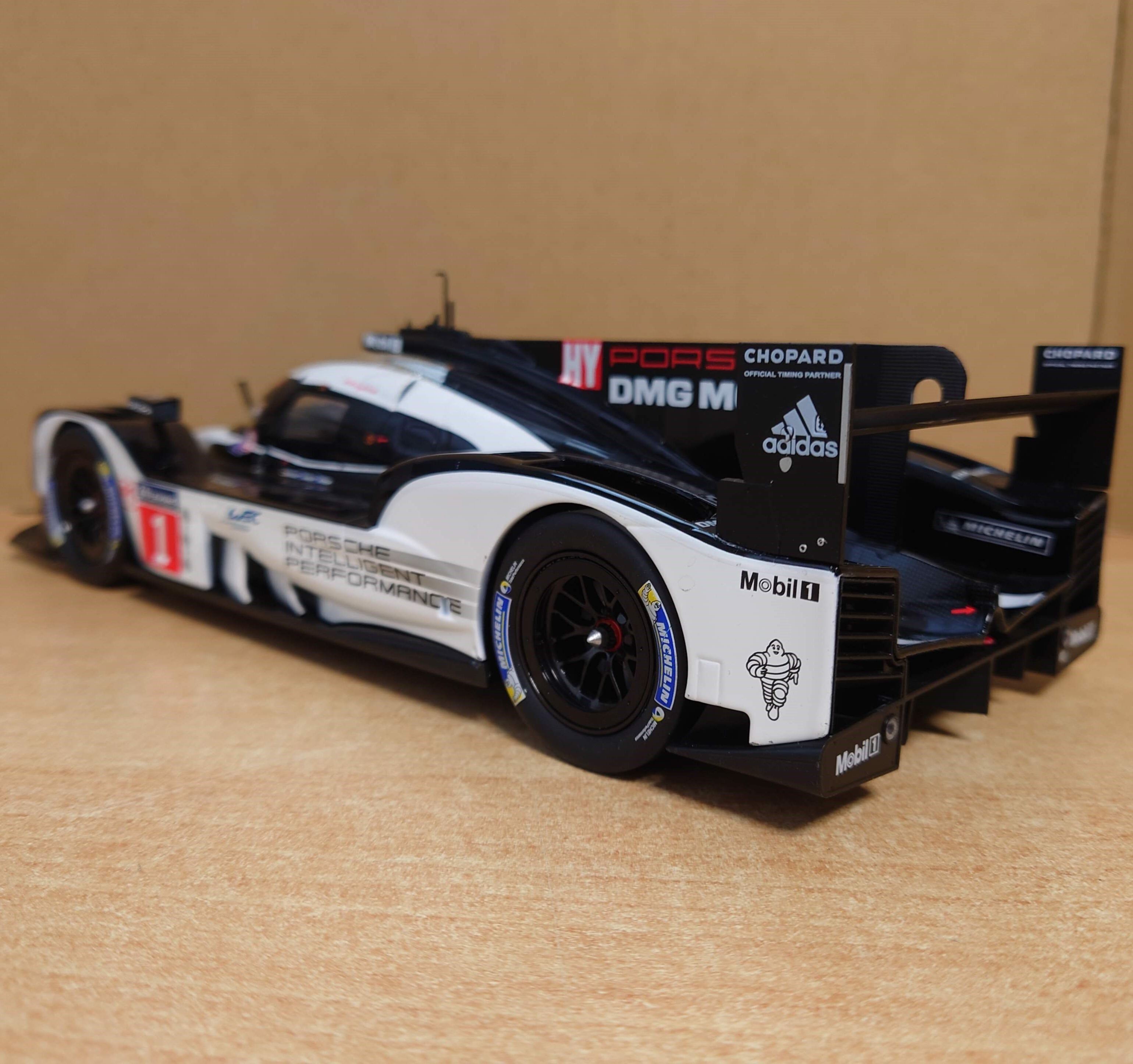 1/18 ポルシェ919 HYBRID ル・マン2016 MICHELIN #1 PORSCHE ホワイト