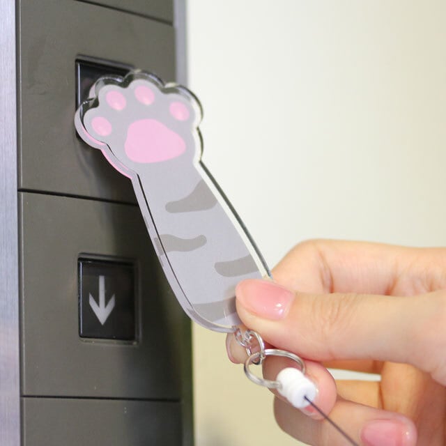 サバトラ猫の手キーホルダー なんでも押すにゃー（鯖トラ） | 大判ネコ