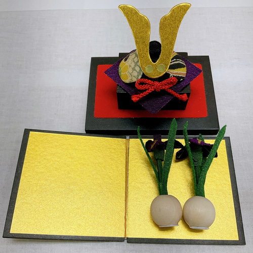 五月飾り【兜五月飾り】兜飾り 端午の節句 子どもの日 花菖蒲 屏風付き