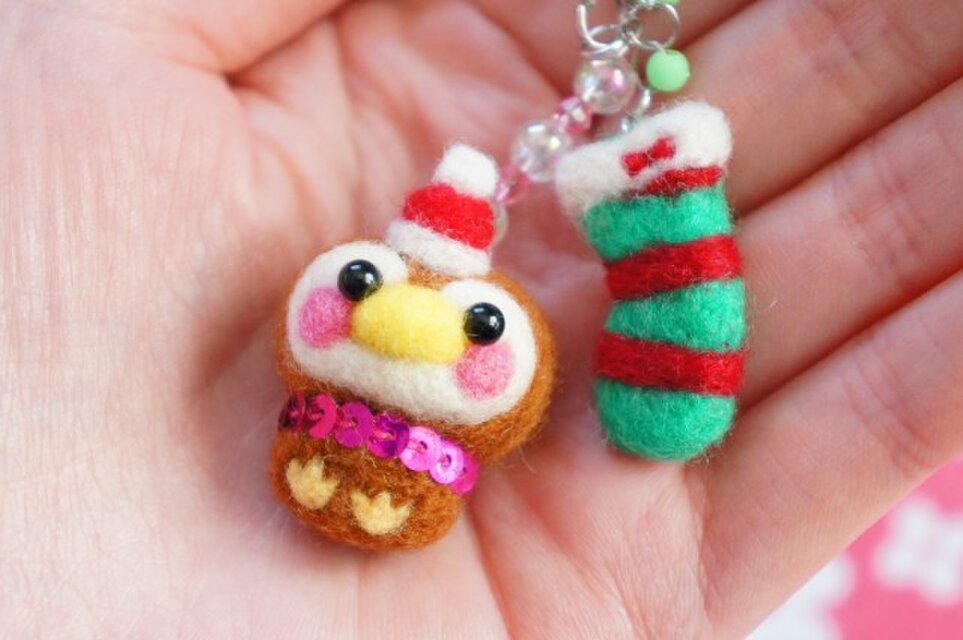 羊毛フェルト クリスマスサンタすずめちゃん靴下2連ストラップ