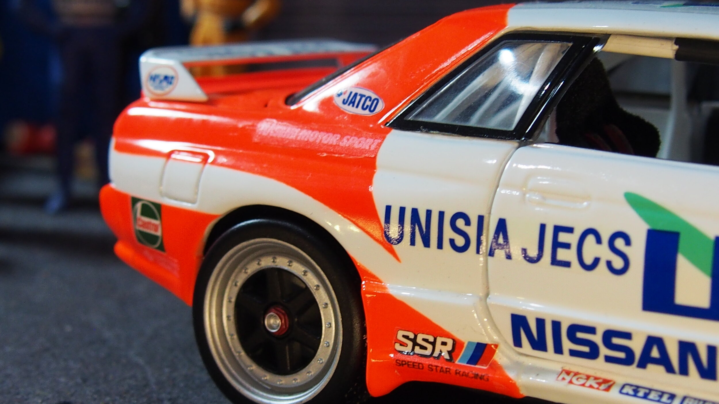 Nissan skyline GT-R R32 #1 Unisia Jecs by Kyosho 1:18 scale — CS