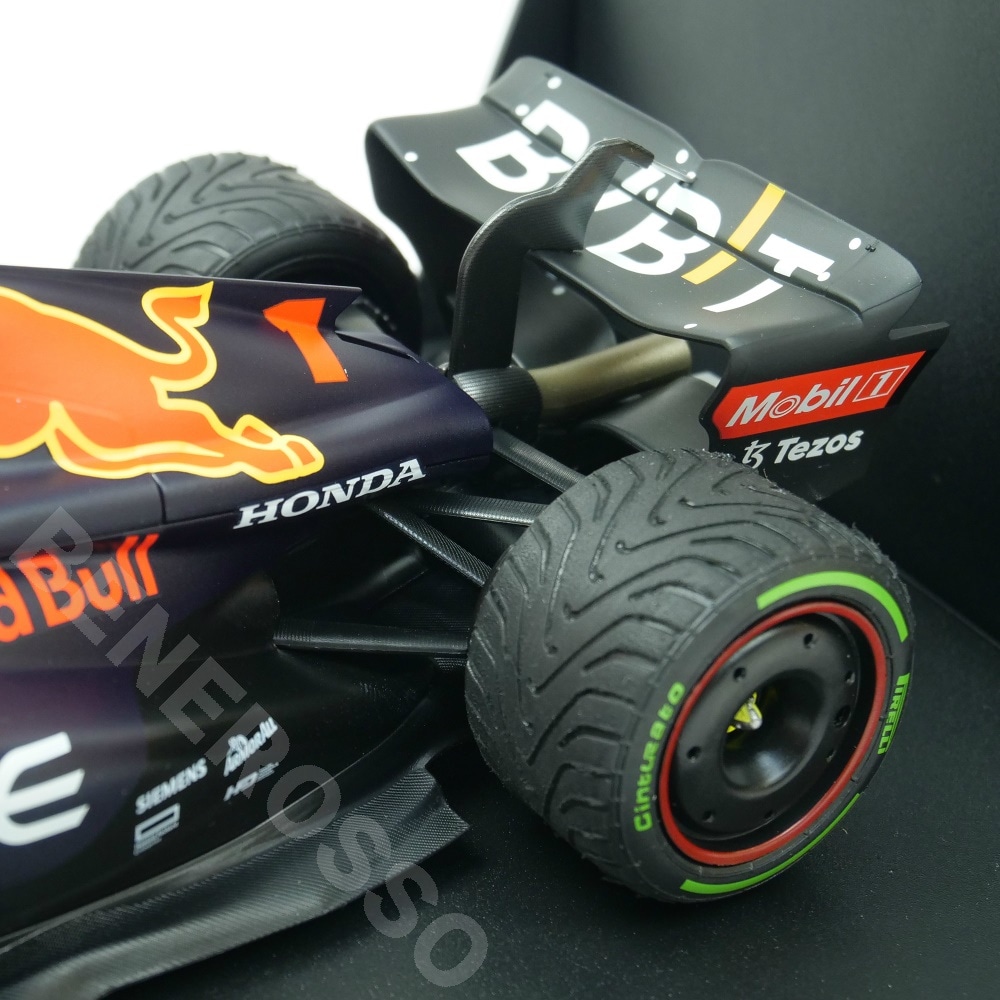 MINICHAMPS 1/18スケール オラクル レッドブル レーシング RB18 M
