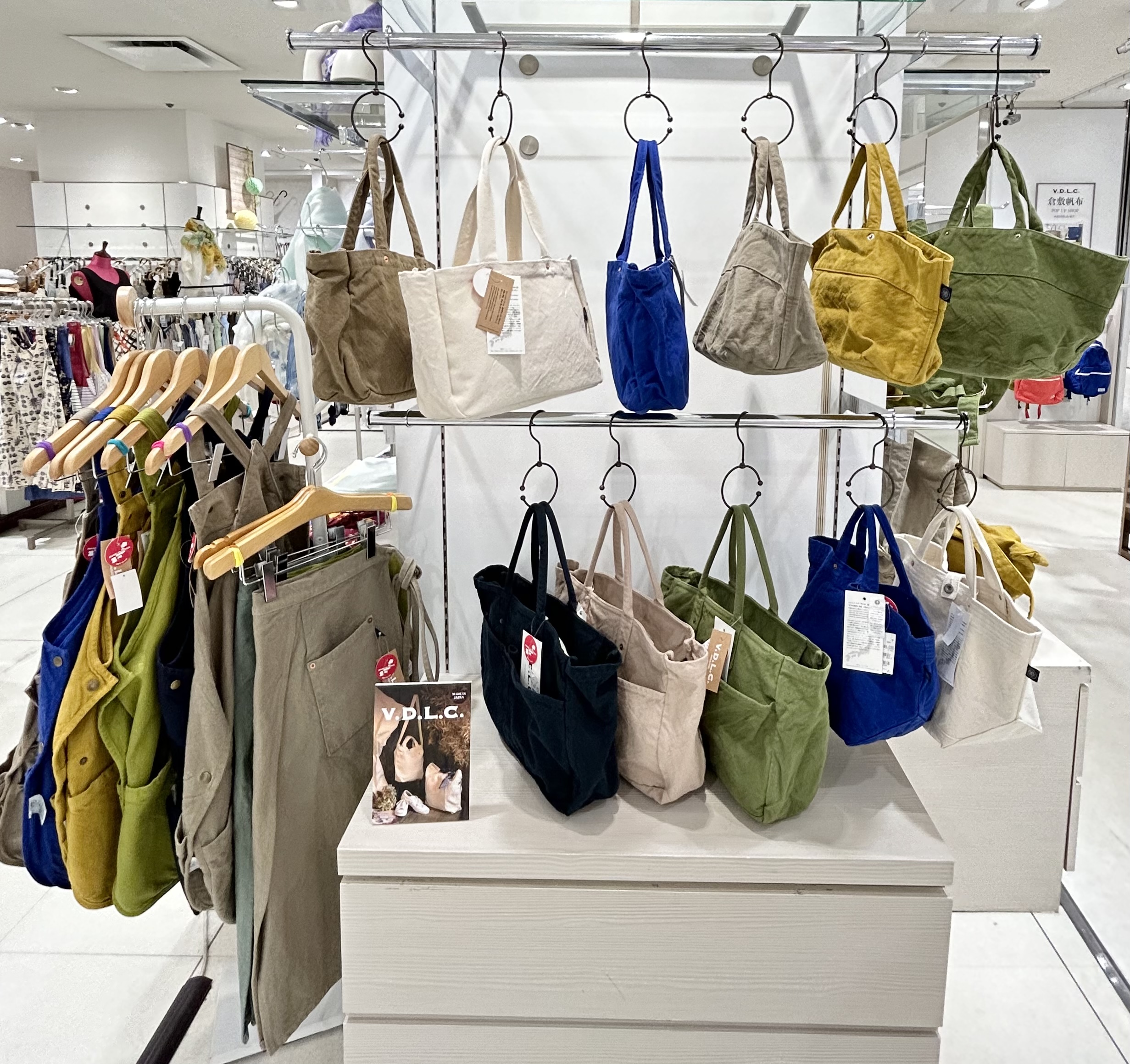 経年変化を楽しめるバッグ【倉敷帆布 V.D.L.C.】 | 婦人洋品売場