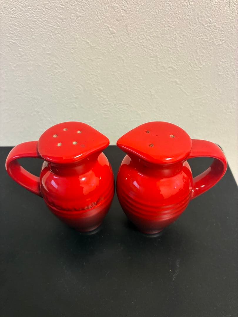 ル・クルーゼ】ソルト＆ペッパー シェイカー セット レッド 陶器 調味