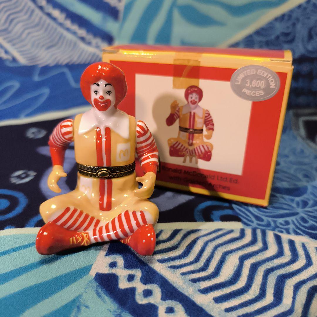 マクドナルド ロナルド・マクドナルド フィギュア 限定版ヒンジボックス ニュースリリース | マクドナルド公式