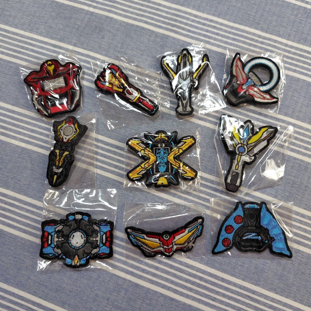 値下げ中ウルトラマン　刺繍ブローチ　未開封未使用品　10点セット ウルトラマンゼット ゼットライザー 刺繍ブローチ - メルカリ