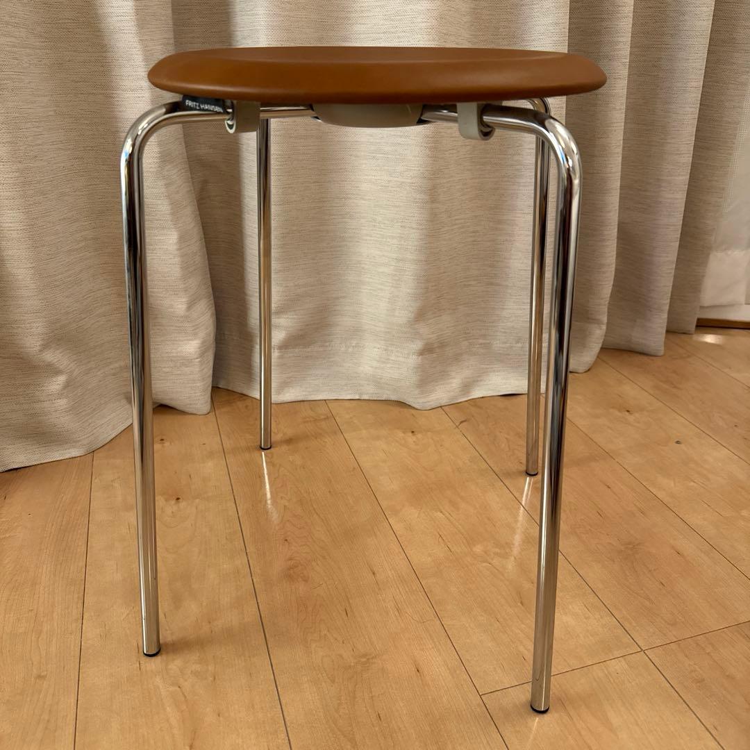 ドットスツール ワイルドレザー ウォルナット FRITZ HANSEN ドットスツール / ワイルドレザー ウォルナットFRITZ HANSEN（フリッツ