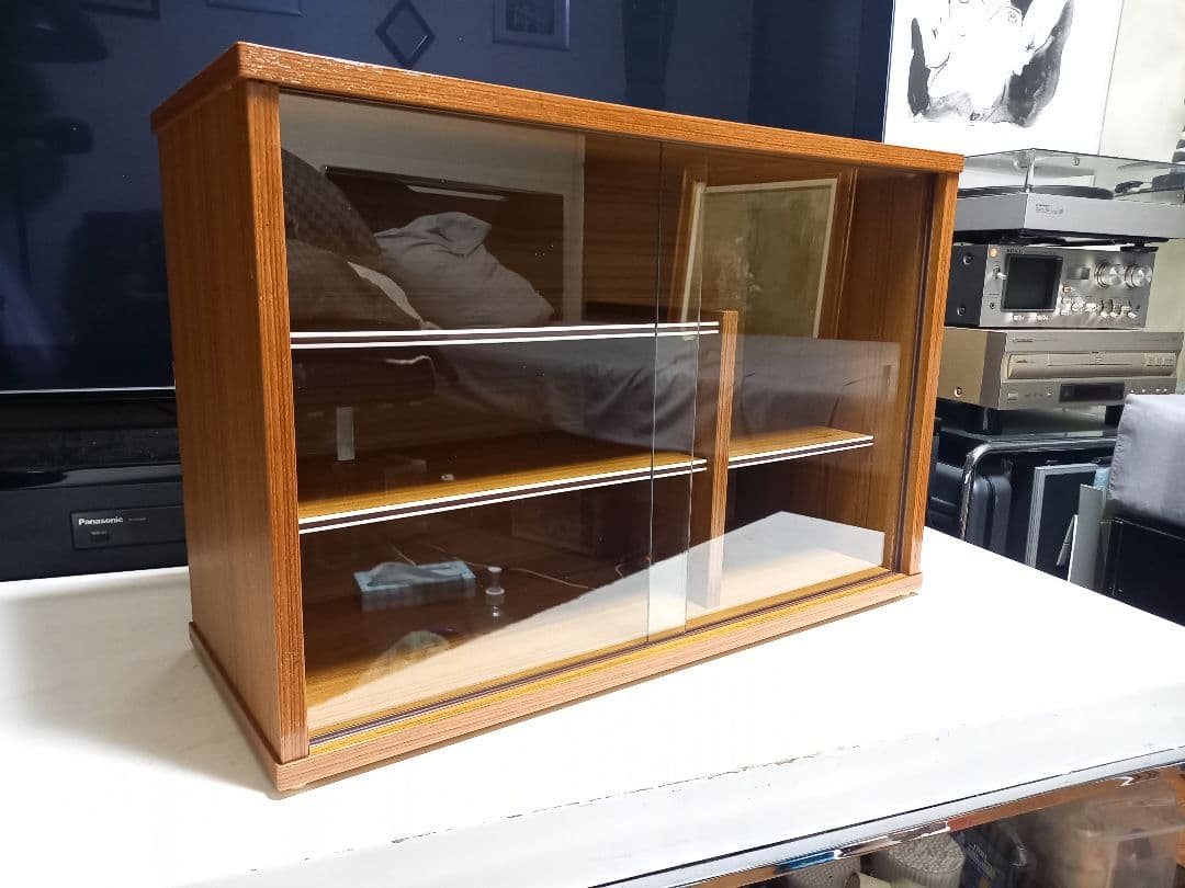 1970's ミッドセンチュリーモダン　ウッドショーケース　木製　ウォールラック fit=scale-down,w=1200