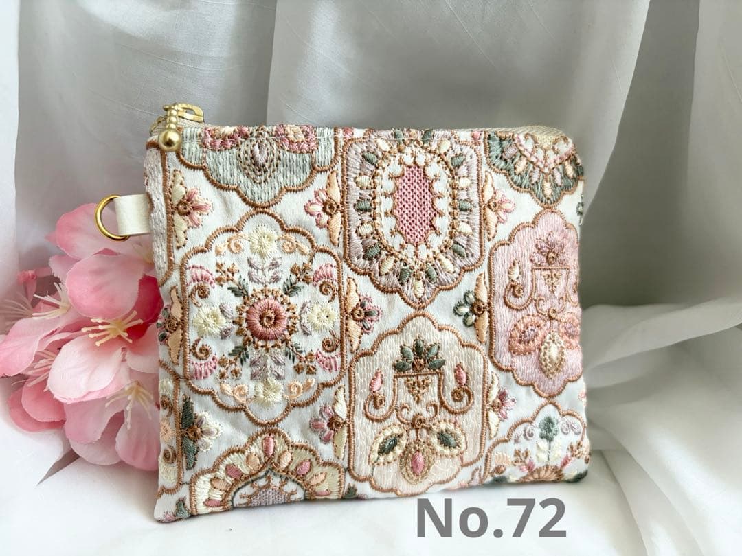 ポーチ　インド刺繍生地　インド刺繍ポーチ　No.72 インド・インド刺繍生地 ポーチ・フラワー・ホワイト系 ポーチ aco-mi