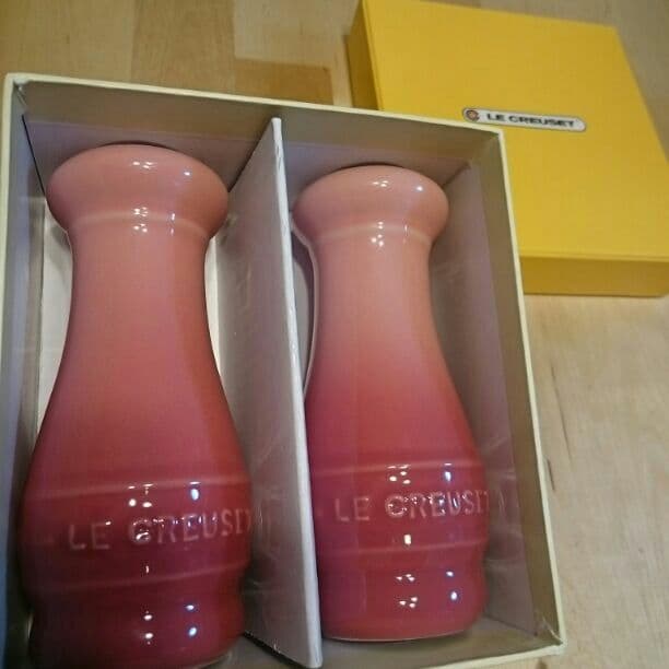 レア☆ル・クルーゼ ソルト&ペッパーシェイカー Amazon | ル・クルーゼ ソルト＆ペッパー・シェイカーセット