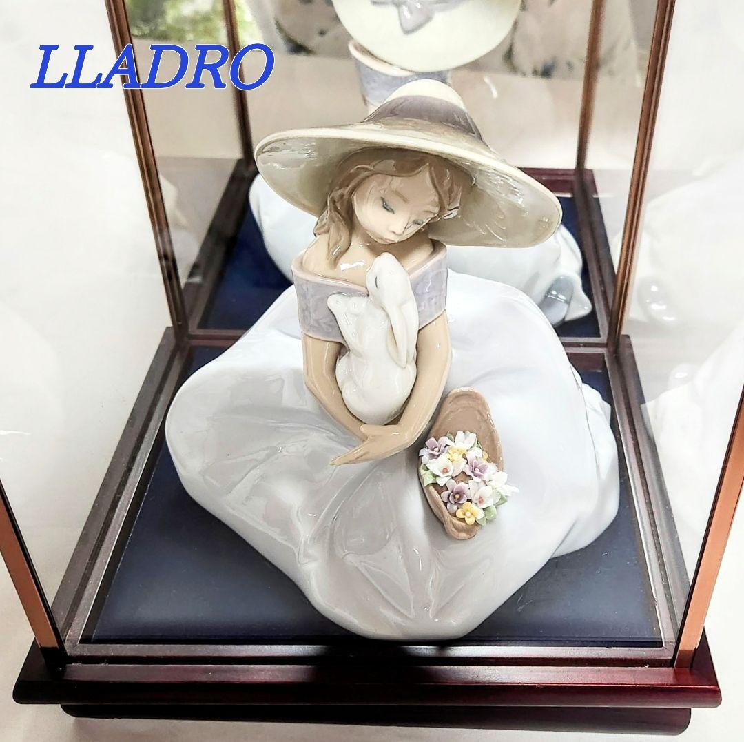 ローズガーデン　リヤドロ【美品ガラスケース入】バニーKiss希少2001年 ローズガーデン リヤドロ【美品ガラスケース入】バニーKiss希少2001年