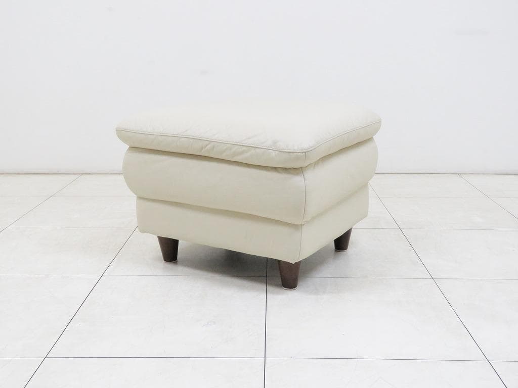 ■IDC大塚家具■オットマン■総革■ホワイト■モダン■スツール■ IDC大塚家具 総本革 オットマン オースチン 厚革 アイボリー 天然木