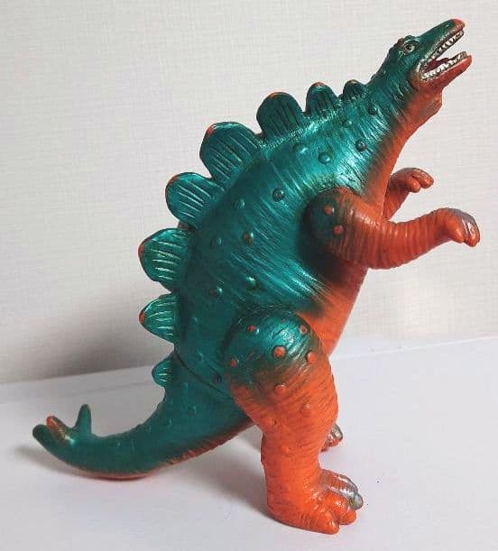 s*r様 パチモン怪獣ソフビ 恐竜ステゴサウルス 1970年頃 当時物 世界的希 s*r様 パチモン怪獣ソフビ 恐竜ステゴサウルス 1970年頃 当時物 世界的