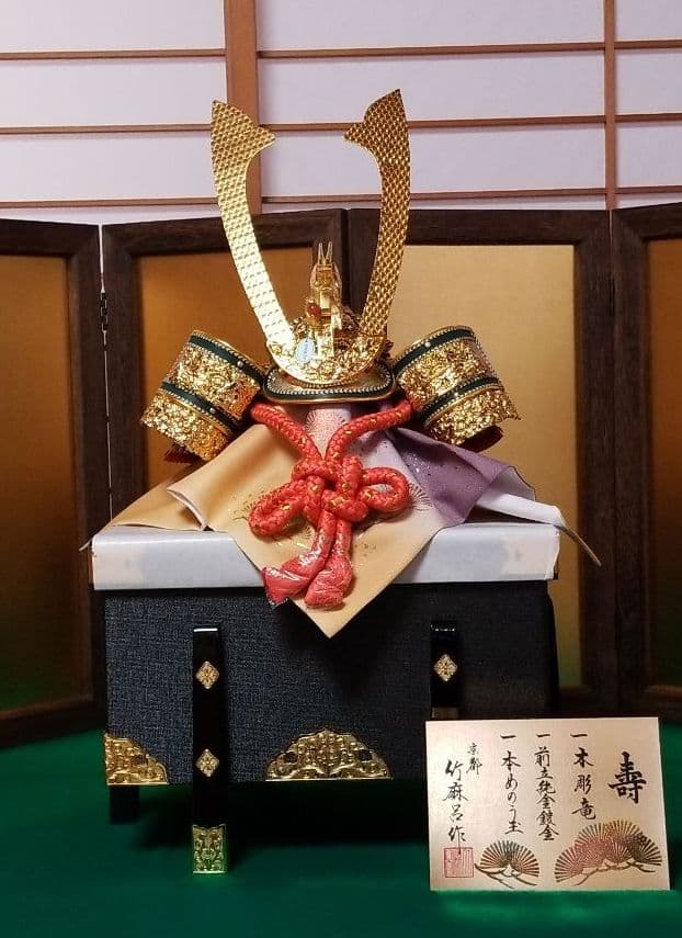五月人形　兜飾り　竹麻呂作25号 真多呂人形 | 五月人形,一冑作 兜飾り 一冑作 四分の一 竹雀兜飾り